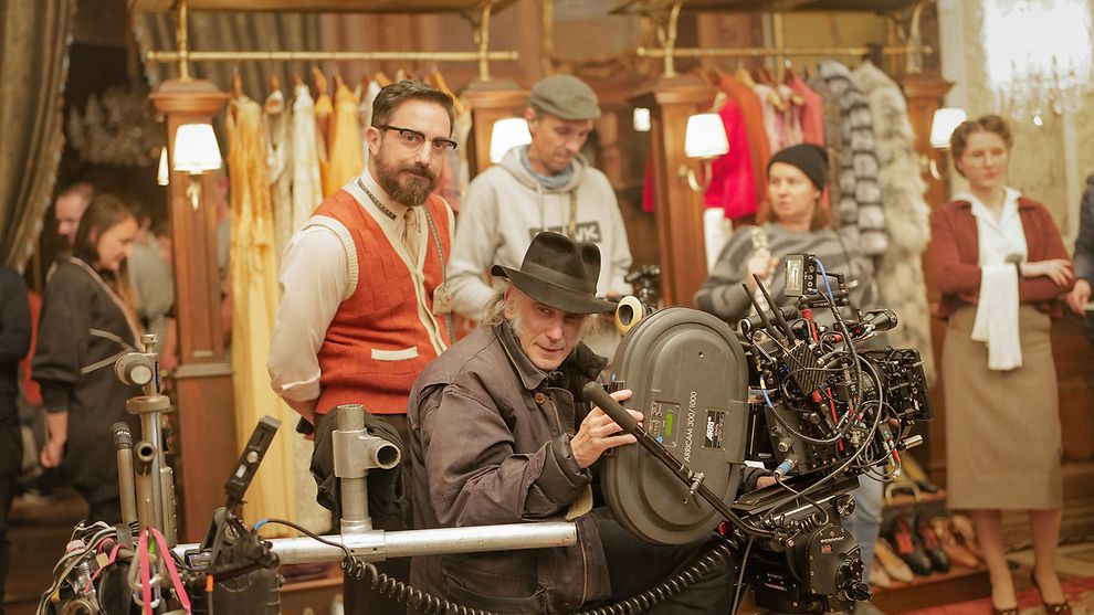 Pablo-Larrain-director-camera-operating-35mm-ARRICAM-Maria-Ed-Lachman-cinematography